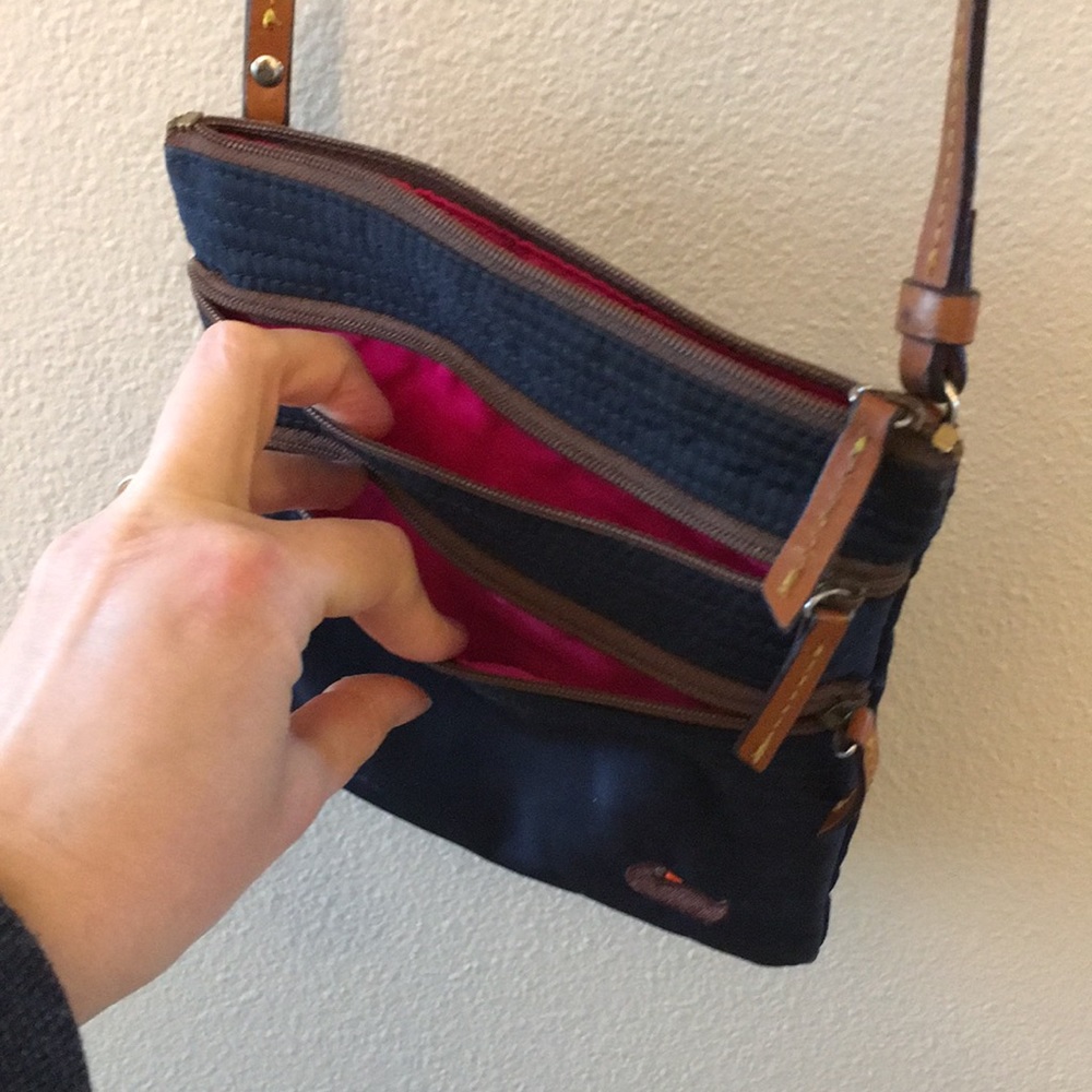 Dooney & Bourke crossbody purse💖🦆 - Picture 5 of 9